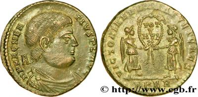 AE2 o Maiorina de Magnencio. VICTORIAE DD NN AVG ET CAE. 1388446.m