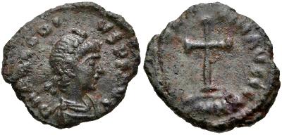 ¿AE4 de Teodosio II. CONCORDIA AVGG. Cycico? 800503.m